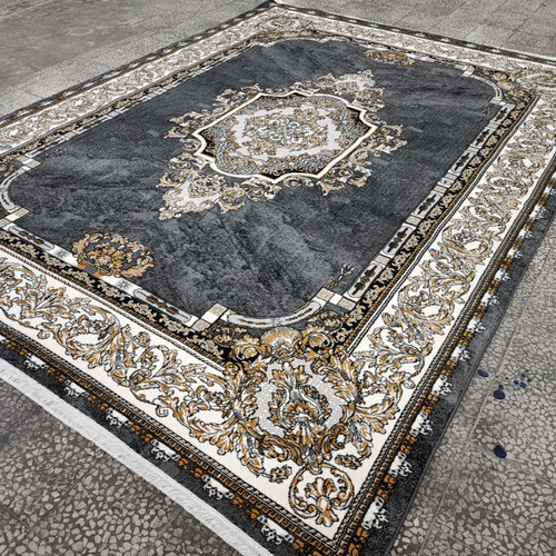 فرش ویتا متالیک 500 شانه با رنگ دودی جذاب و طرح هندسی مدرن، مناسب برای دکوراسیونهای لوکس و شیک.